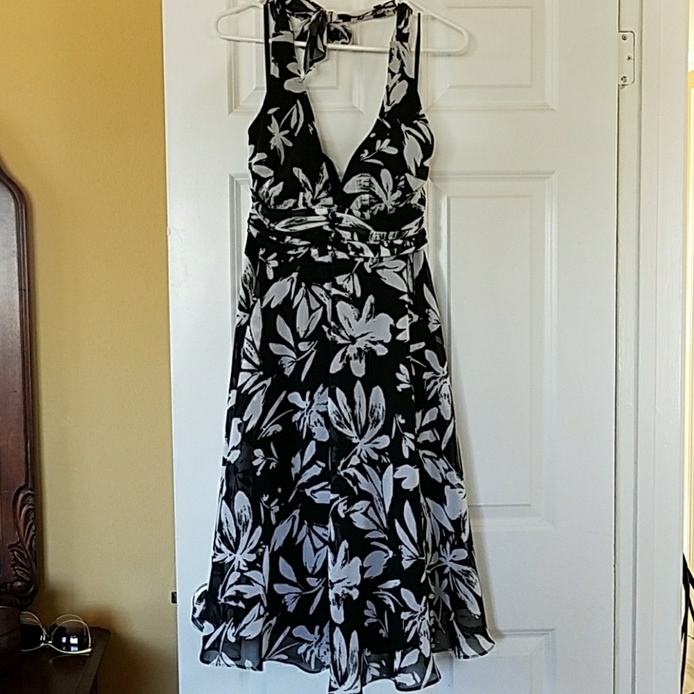 STUNNING NEW NEVER WORN WHBM HALTER RETAIL $158